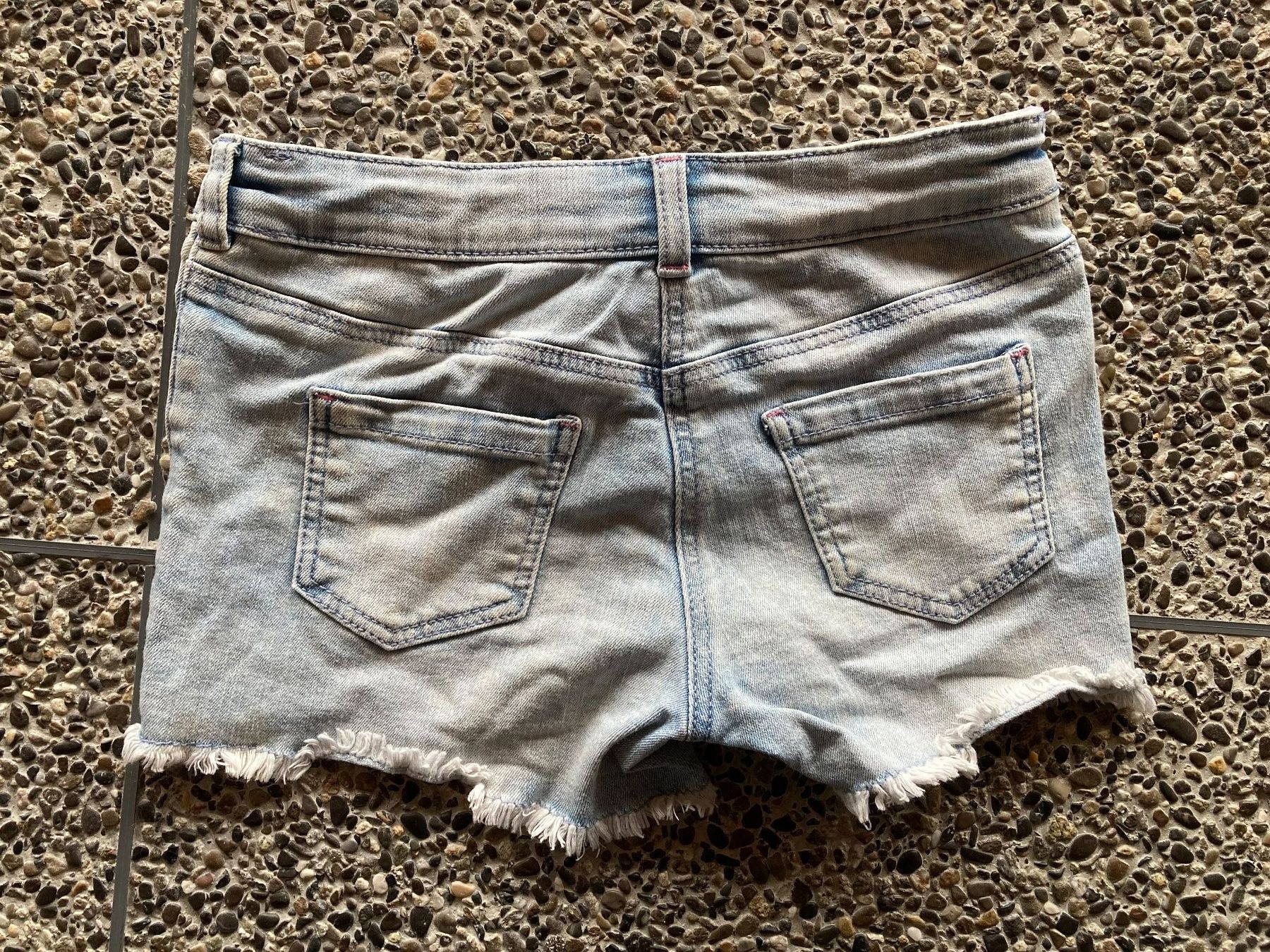 C&A Pantaloni: Kurze Jeans Hose, Shorts Gr. 122 – Usato da Aetingen venduto da Nadinsky 2