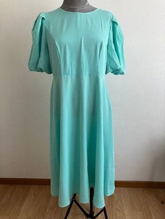Robe d'été turquoise, taille L, élégante pour la saison!