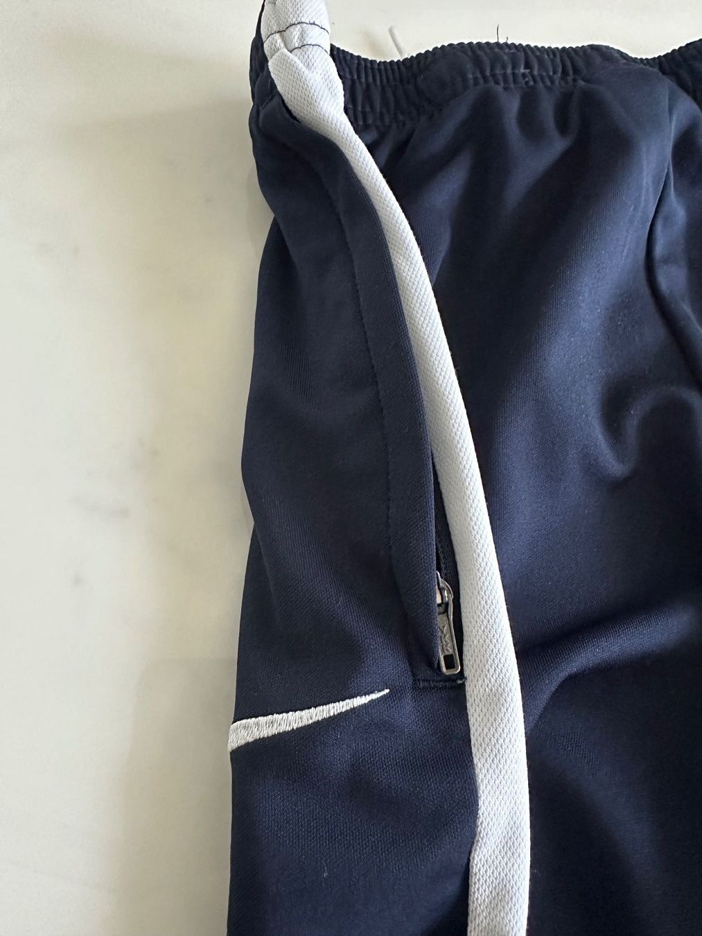 Nike Hosen: Nike Kinder Trainerhose Gr. 137-147 – Gebraucht aus Lausen von Swissart123 7
