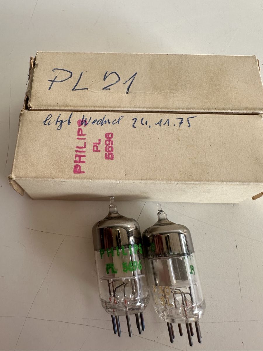 Philips Componenti elettronici: 2x Philips PL5696 Elektronenröhren mit OVP – Nuovo (secondo la descrizione) da Zetzwil venduto da ZB05