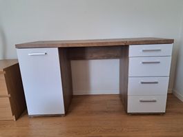 Bureau 4 tiroirs et 1 porte 
