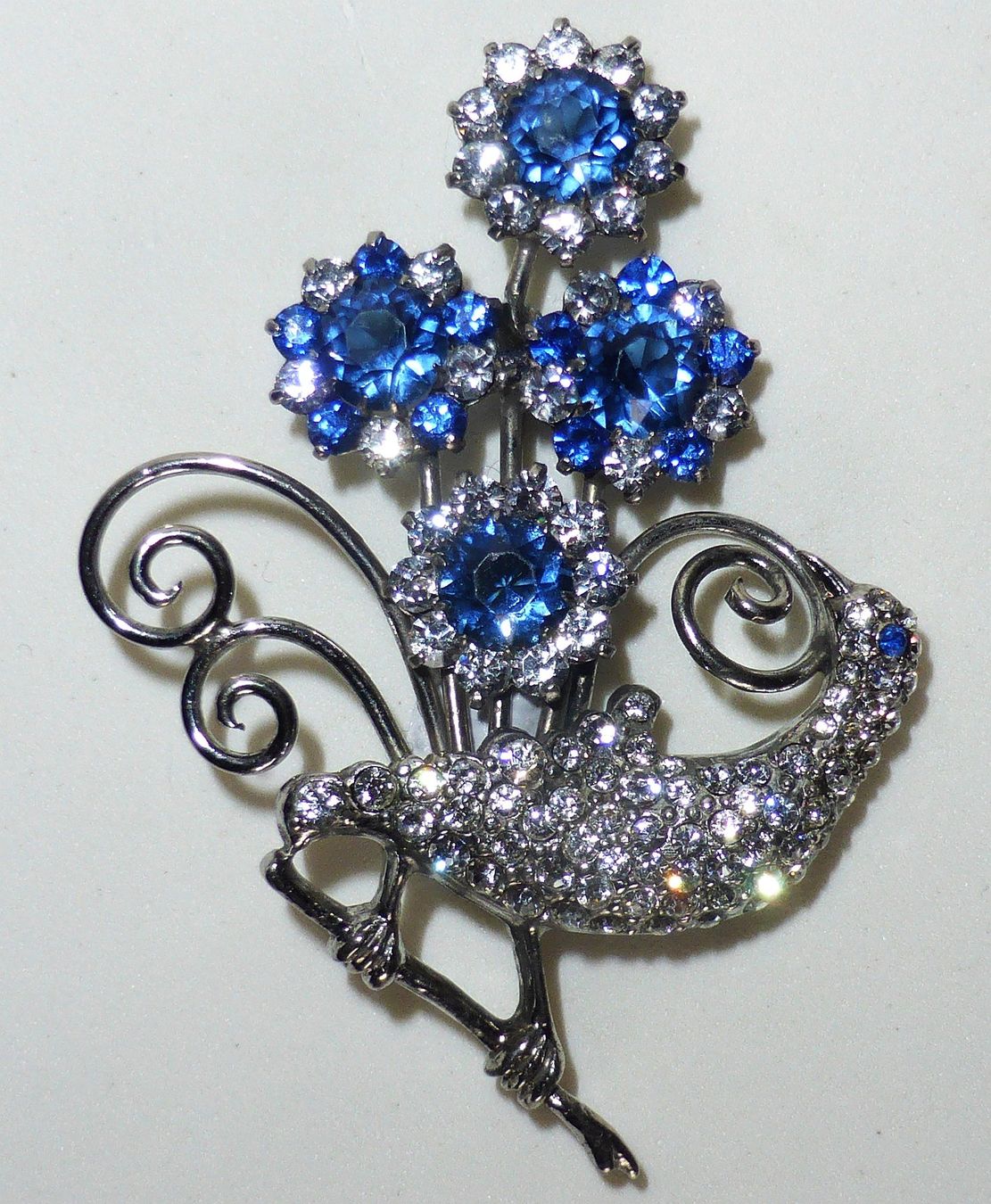 Broschen & Nadeln: Wundervolle Art-Deco-Brosche 'Paradiesvogel', Silber/Strass – Gebraucht aus Sonceboz-Sombeval von Artdecolove 1