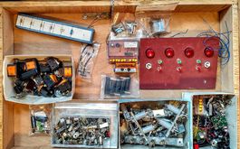 Elektronik-Konvolut: Kosmos Operator Desk, Faller Trafo & Ba