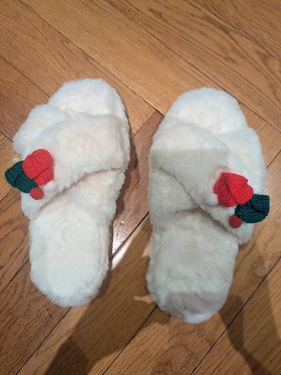 Scarpe da donna: Chausson de Noël neufs 39/40 – Nuovo (secondo la descrizione) da Chêne Bougeries venduto da guimzou