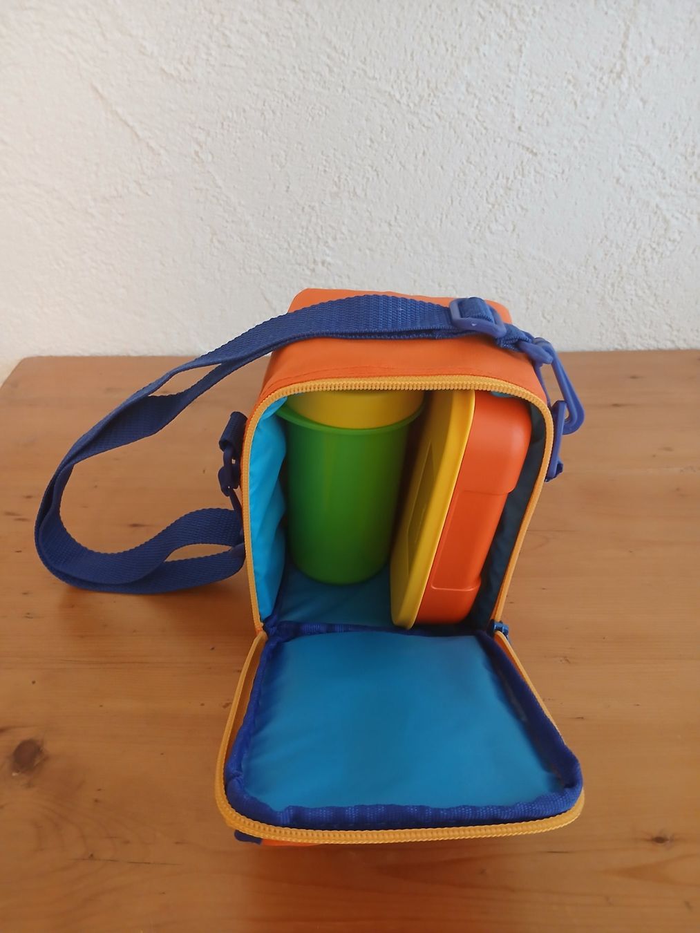 Tupperware Contenitori & Simili: Tupperware Kinder Kühltasche Znüni täschli – Nuovo e nell'imballaggio originale da ennetmoos venduto da Andy770098 2