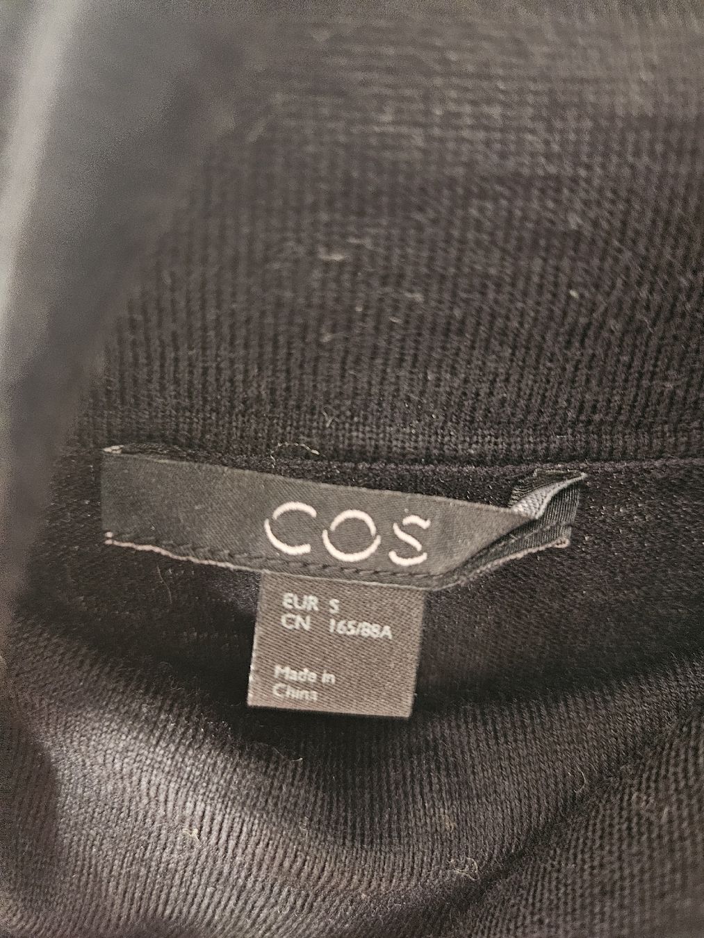 Cos Maglioni & Felpe: COS Rollkragenpullover, Wolle/Seide, Schwarz, Gr. S – Usato da Basel venduto da lar_7c62 1