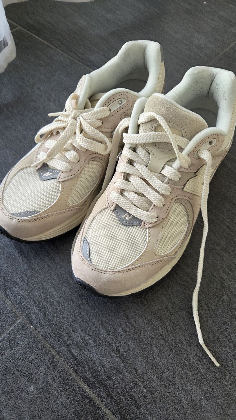 Damenschuhe: New Balance 2002 R beige – Neu (gemäss Beschreibung) aus Bülach von Deltaqy