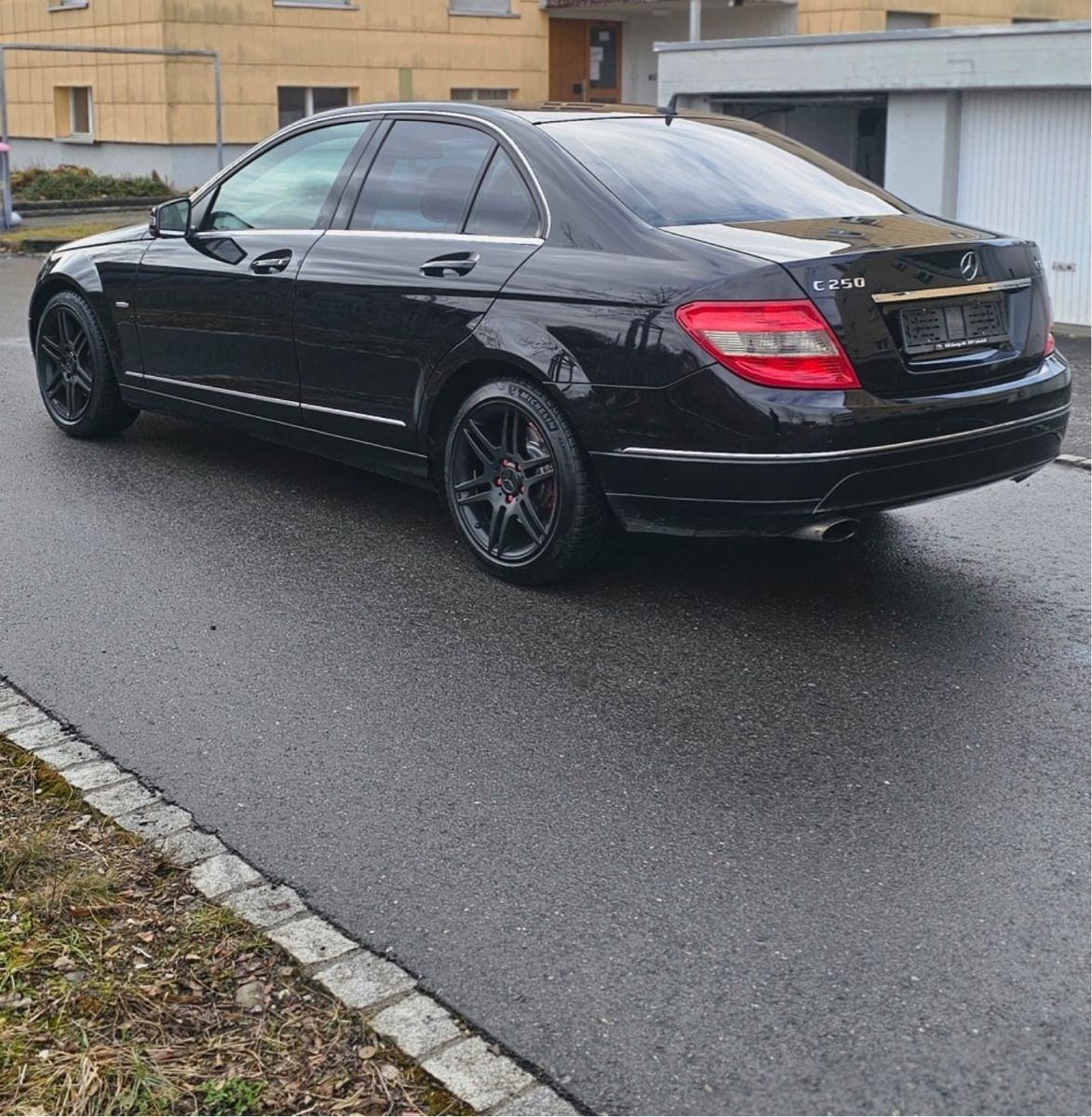 Mercedes-Benz Automobili: MERCEDES BENZ C250 – Usato da Gränichen venduto da R.7