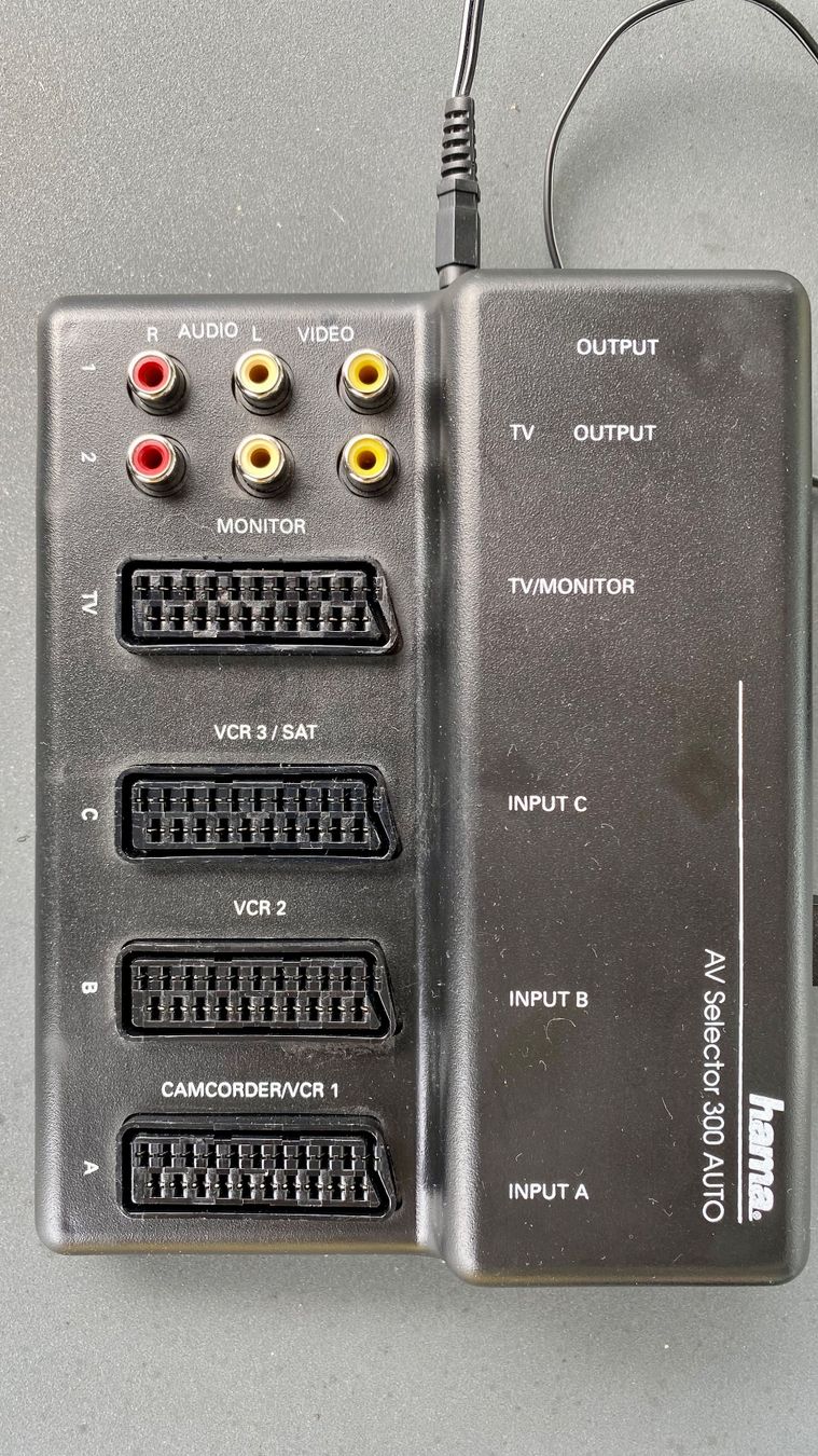 Hama Home Cinema: Switchbox «hama» / AV Selector 300 Auto – Usato da Gebertingen venduto da redeal 1