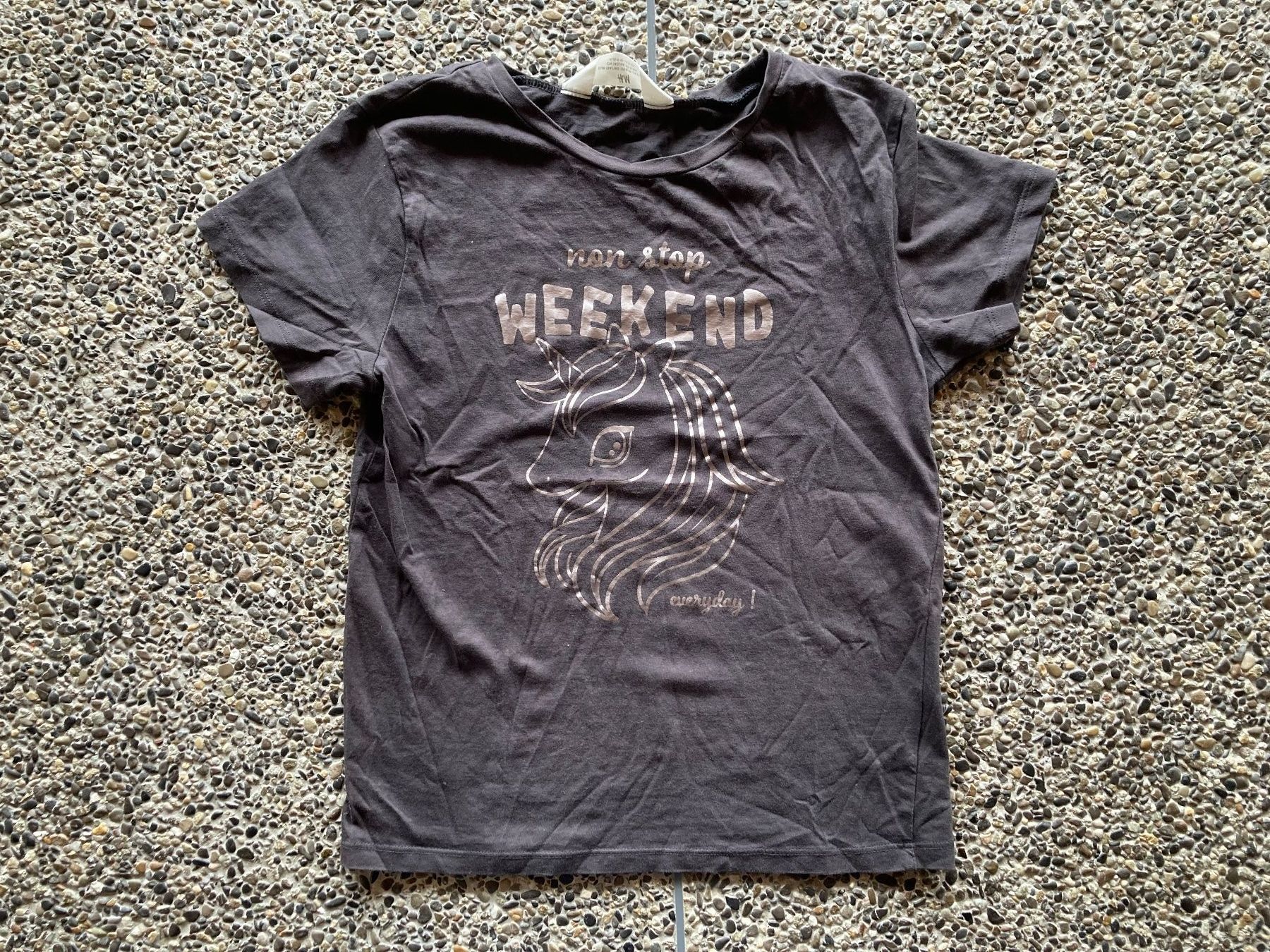 H&M Camicette, T-shirt & Top: T-Shirt mit Einhorn, Gr. 134/140 – Usato da Aetingen venduto da Nadinsky