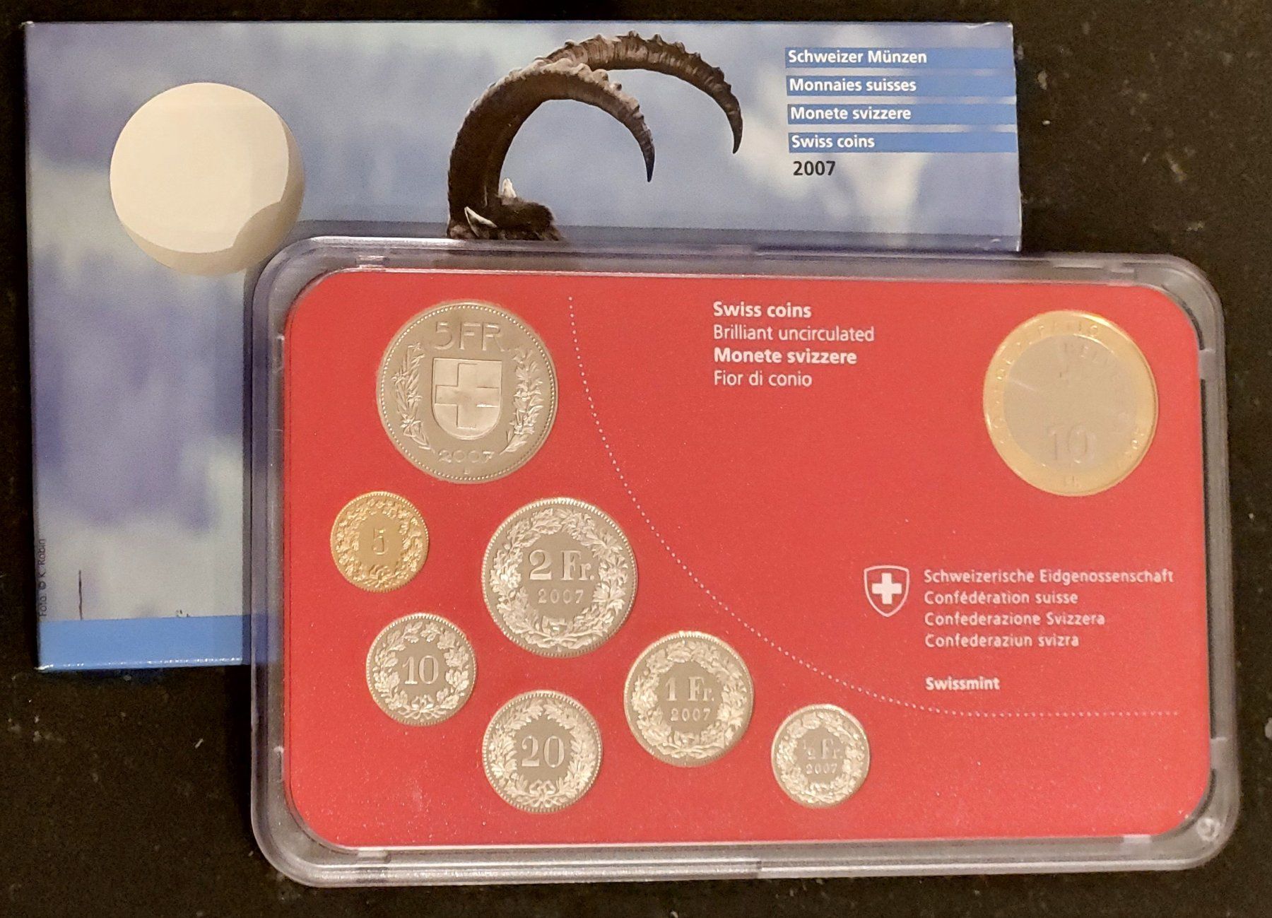 Tutti le monete: CH - Münzsatz 2007 stgl – Nuovo e nell'imballaggio originale da Arch venduto da moneyswiss