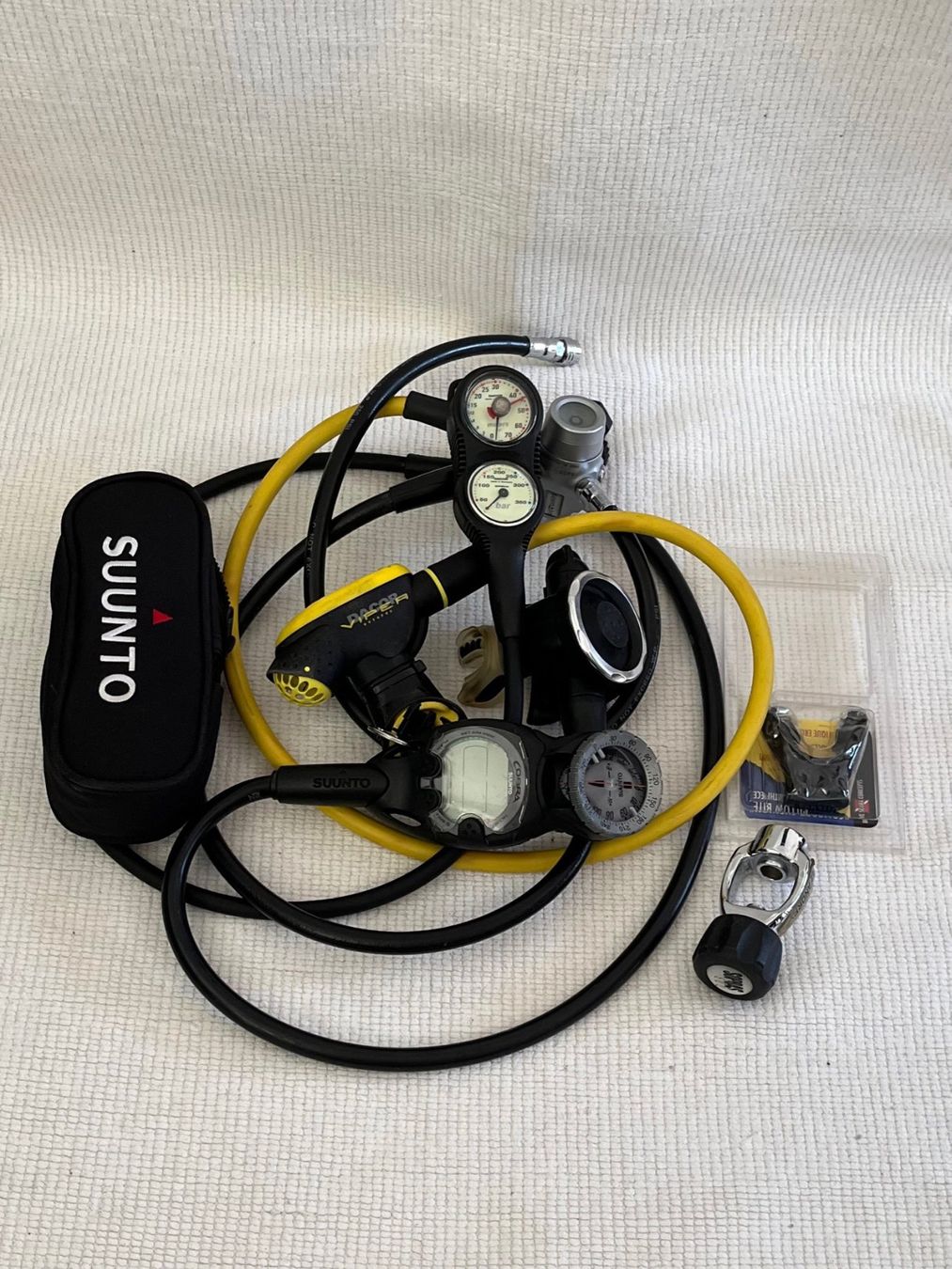 Mute per immersioni: Complete Scuba Diving Set – Cold Water / Advanced Nitrox – Usato da Pully venduto da gyjryjr