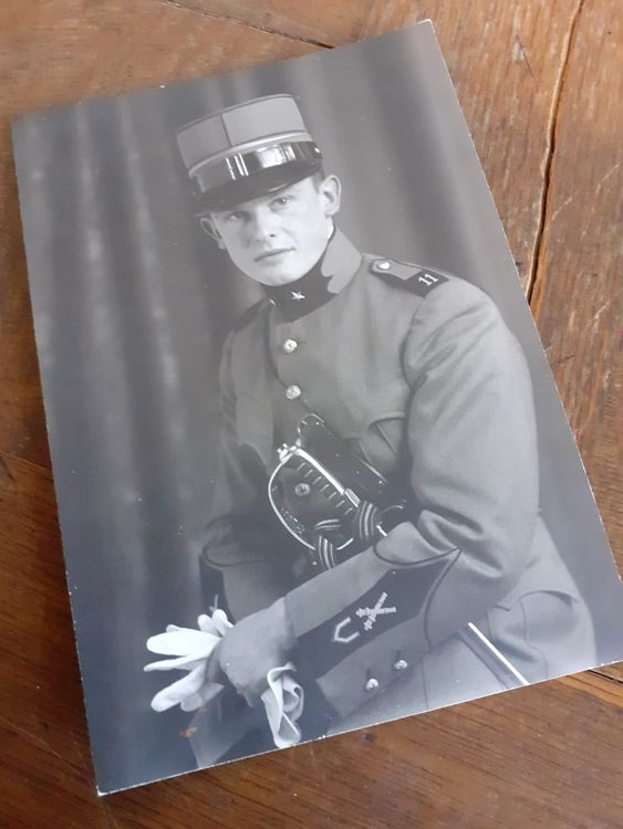 DE HERR MAJOR mit SAEBEL i POSE - BAT 11 (Gebraucht) in Winterthur für ...