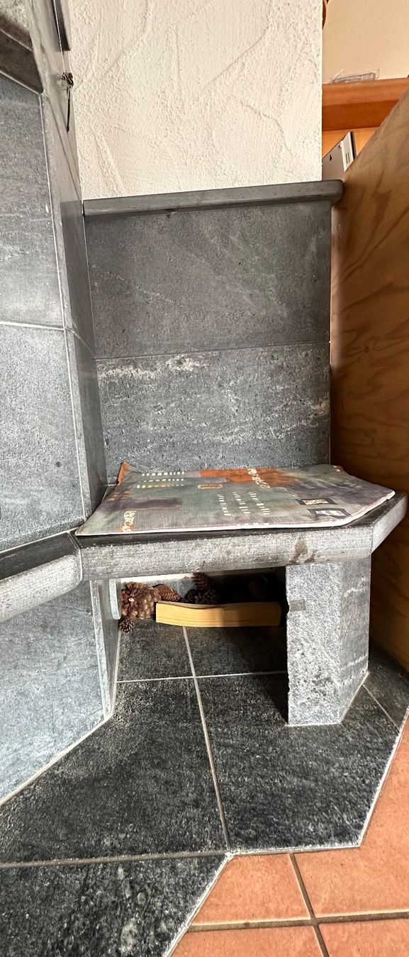 Altri mobili d'antiquariato: Tulikivi Speckstein-Ofen – Usato da Willisau venduto da ben_7bkp 4