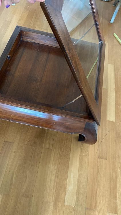 Tavoli: Antiker Opiumtisch/ Couchtisch mit Vitrine – Usato da Bassersdorf venduto da tanialevin15 1