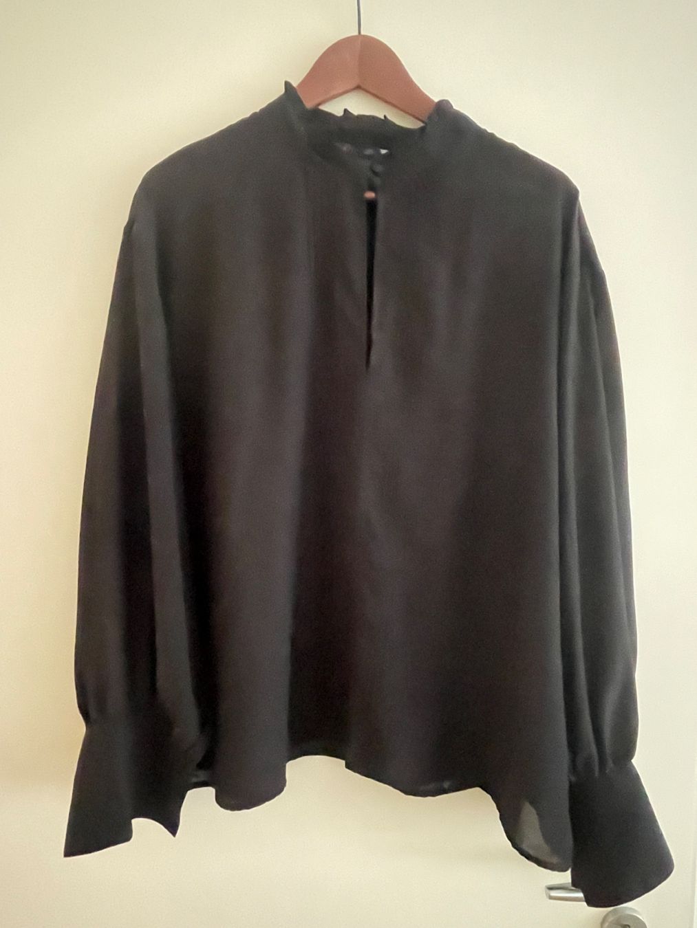 H&M Blusen: 3 Blusen H&M Gr. XL – Gebraucht aus Bottmingen von Leela2 4