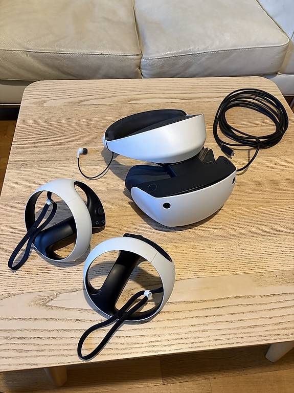 Sony VR Brille: Sony PlayStation VR2 + 2 Sense Controller – Gebraucht aus Allschwil von fre_8dtt