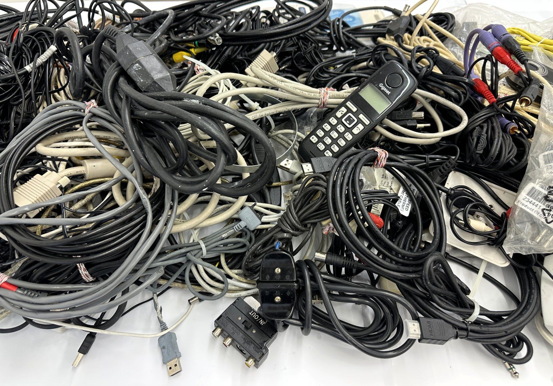 Kabel: Kabel, Mehrfachstecker, Telefon, Kamera, Adapter etc. – Gebraucht aus Zürich von alocinnovregnes 3