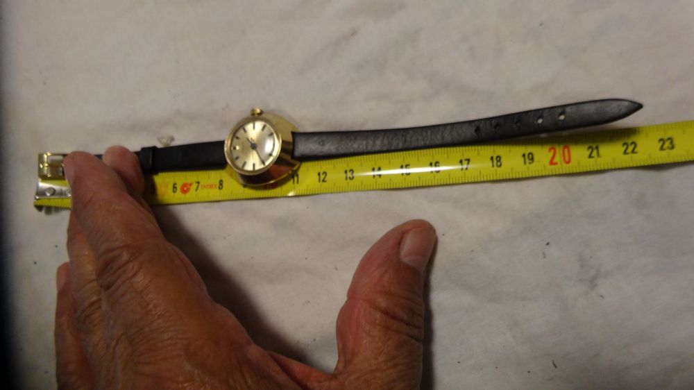 Timex Montres: TIMEX SEHR KLEINE  UHR.HANDAUFZEUG .17 JEWL.LÄÜFT. – D'occasion à zürich par ahmad01 1