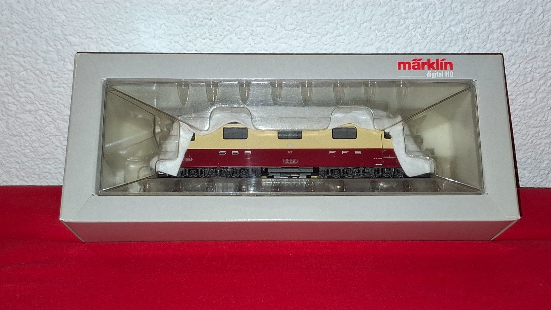 Märklin Modelleisenbahnen: Märklin : Re 4/4 II  TEE, SBB, AC, Digital – Gebraucht aus Märwil von Siebenzipfel 4