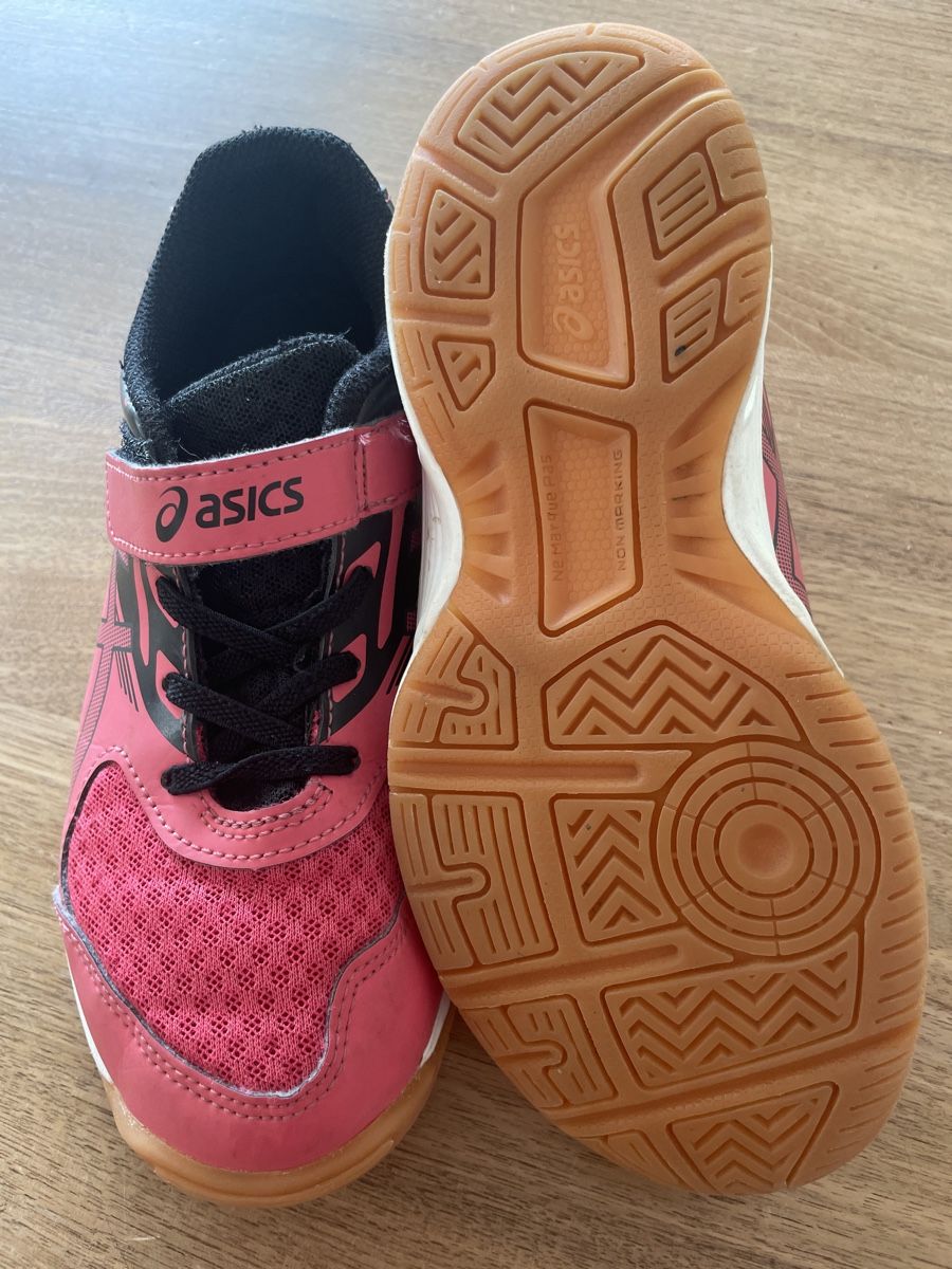 Chaussures filles: Asics Kinder Turnschuhe, Grösse 33.5 – D'occasion à Berikon par Cyberbob2000 1