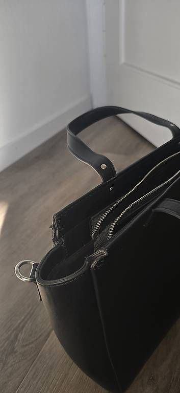 Taschen für Damen: Schwarze Kunst-Leder Tasche – Gebraucht aus Schaffhausen von isl_dj8w 2