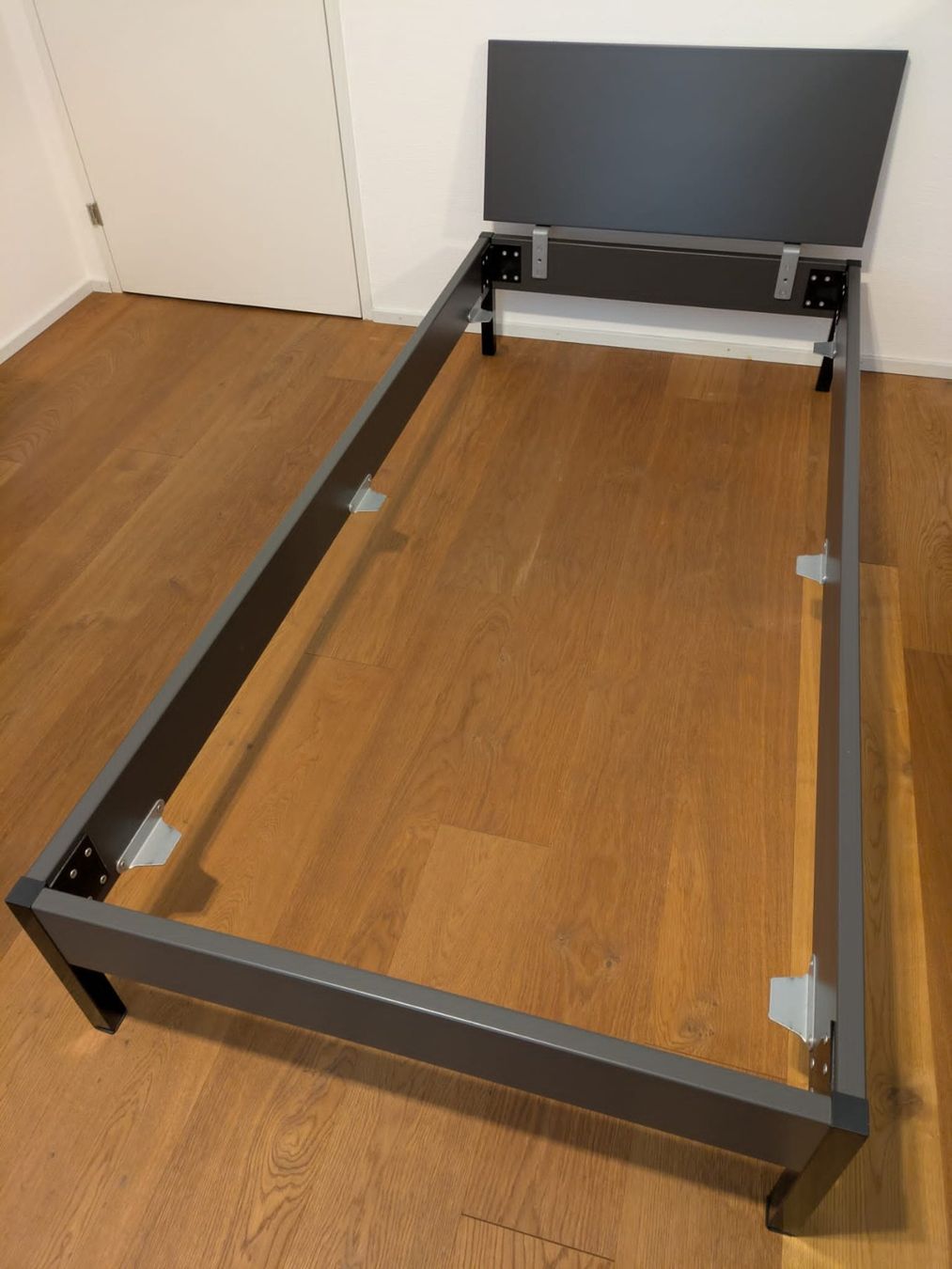 Micasa Letti: Bett + Nachttisch – Usato da Chur venduto da Bronxfliegen 2