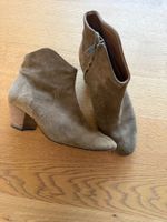 Isabel Marant Dicker Boots in Taupe/Beige
