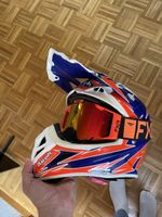 Motorrad-Motocrosshelm von Airoh mit Brille