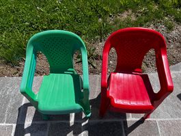 6 Gartenstühle für Kinder 3 x Grün und 3 x Rot