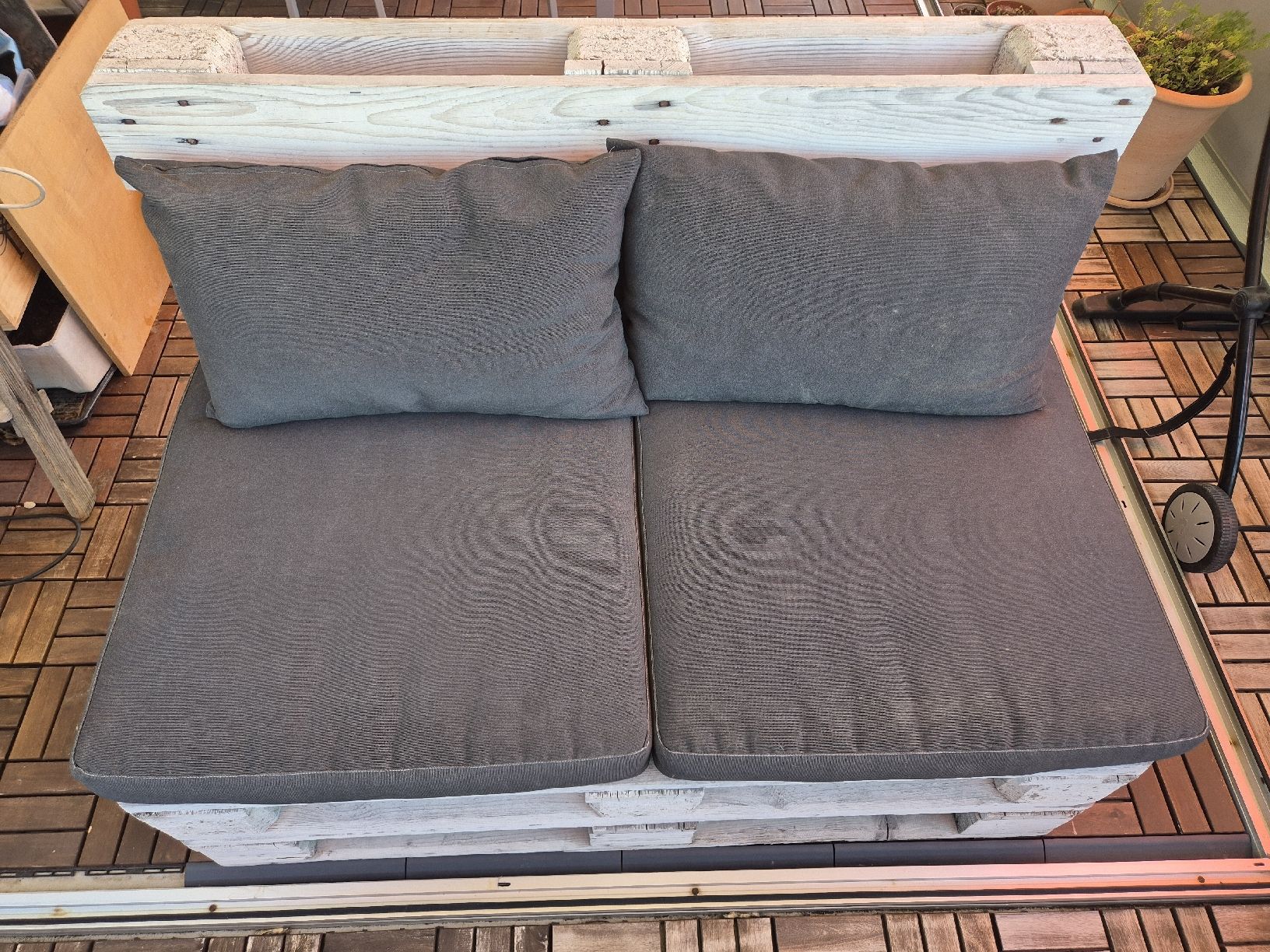 Pallets: Palettenlounge mit Kissen – Usato da Winterthur venduto da jae_gd9m