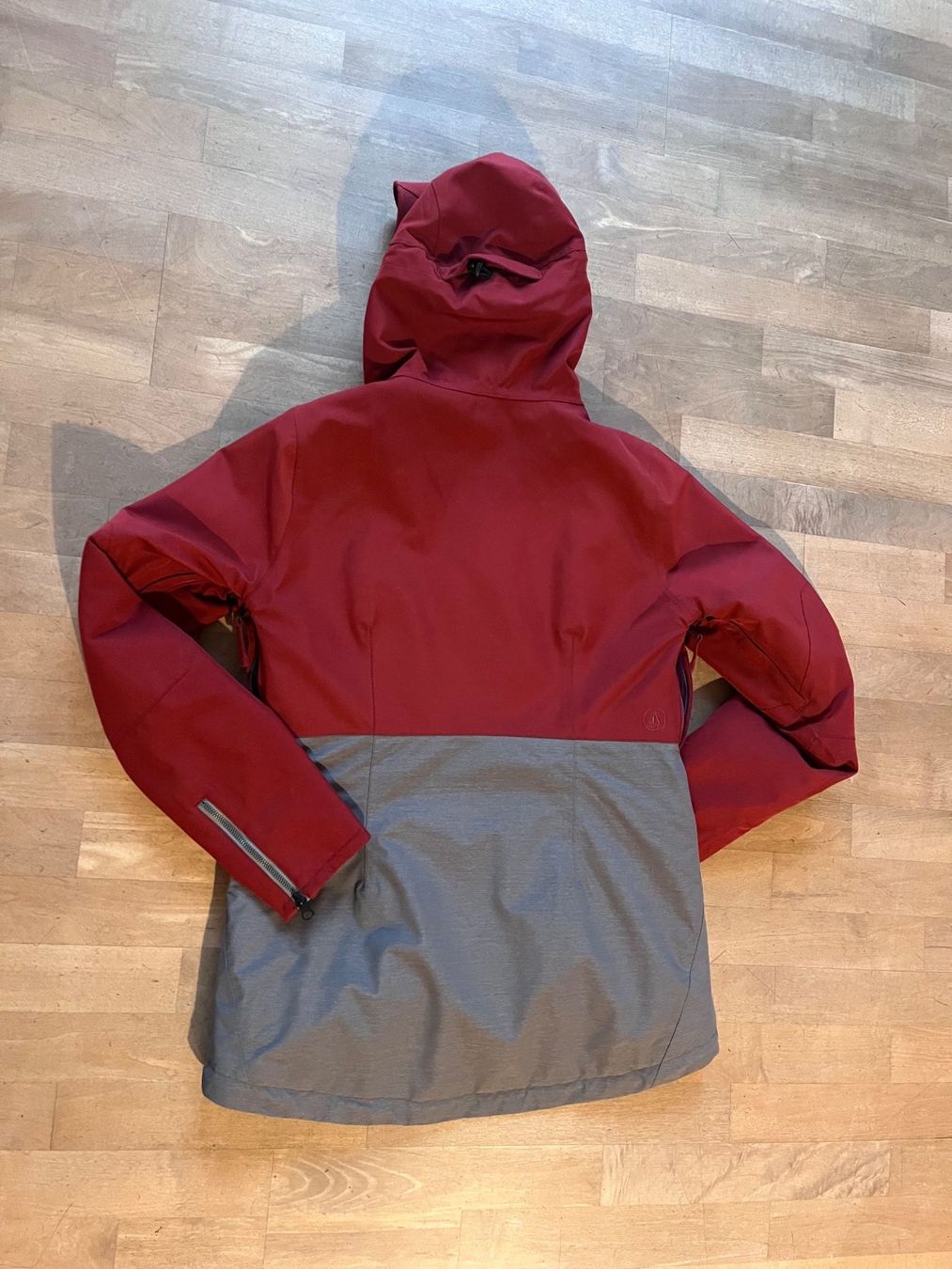 Volcom Jacken: Volcom Damen Jacke Gr. M – Gebraucht aus Gossau ZH von Rotolog 1