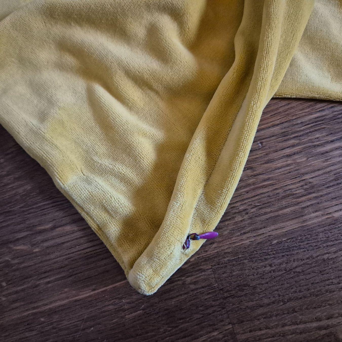 Kissen: Yellow velvet pillow case 45x45 – Gebraucht aus Zürich von monadiederich 2