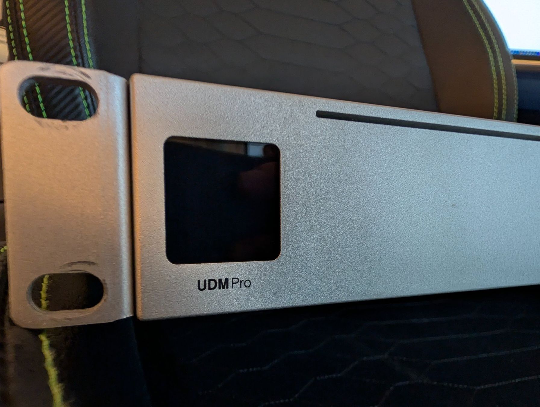 Ubiquiti Modems & Router: Ubiquiti UniFi UDM-PRO Gateway – Gebraucht aus Uznach von ZuneQ