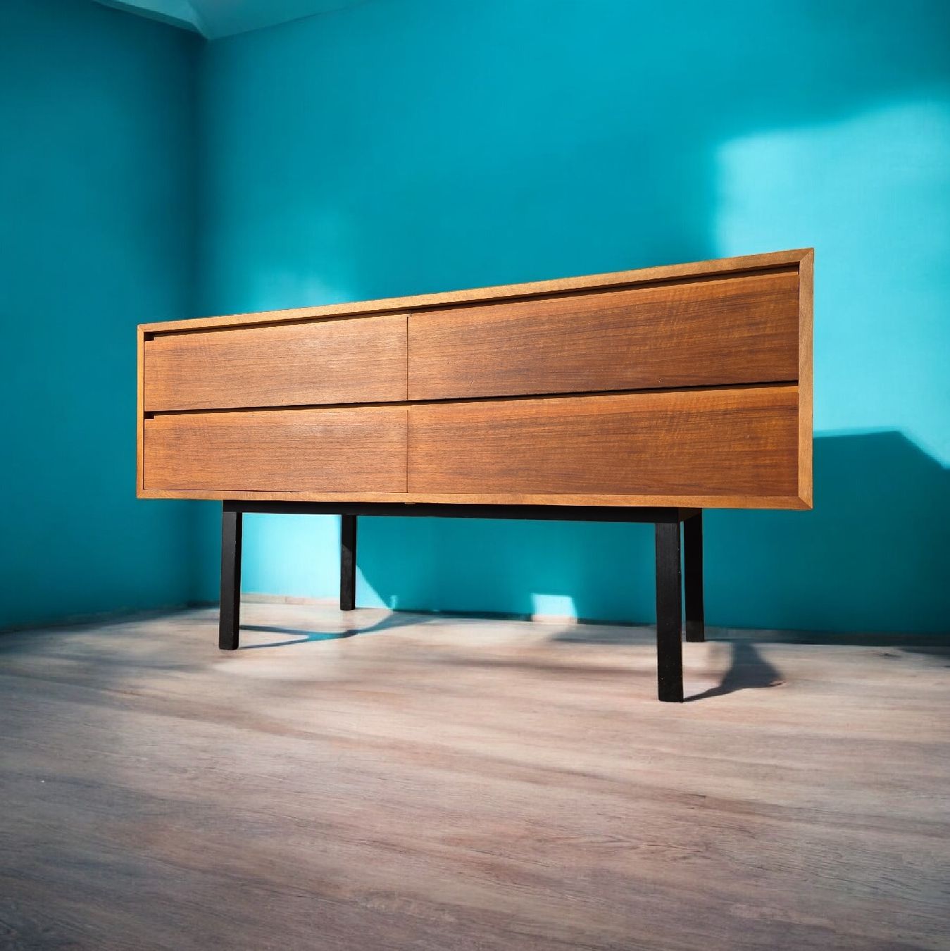 Credenze: Mid Century Sideboard Zingg-Lamprecht Nussbaum – Usato da Haslen AI venduto da Vintagelix