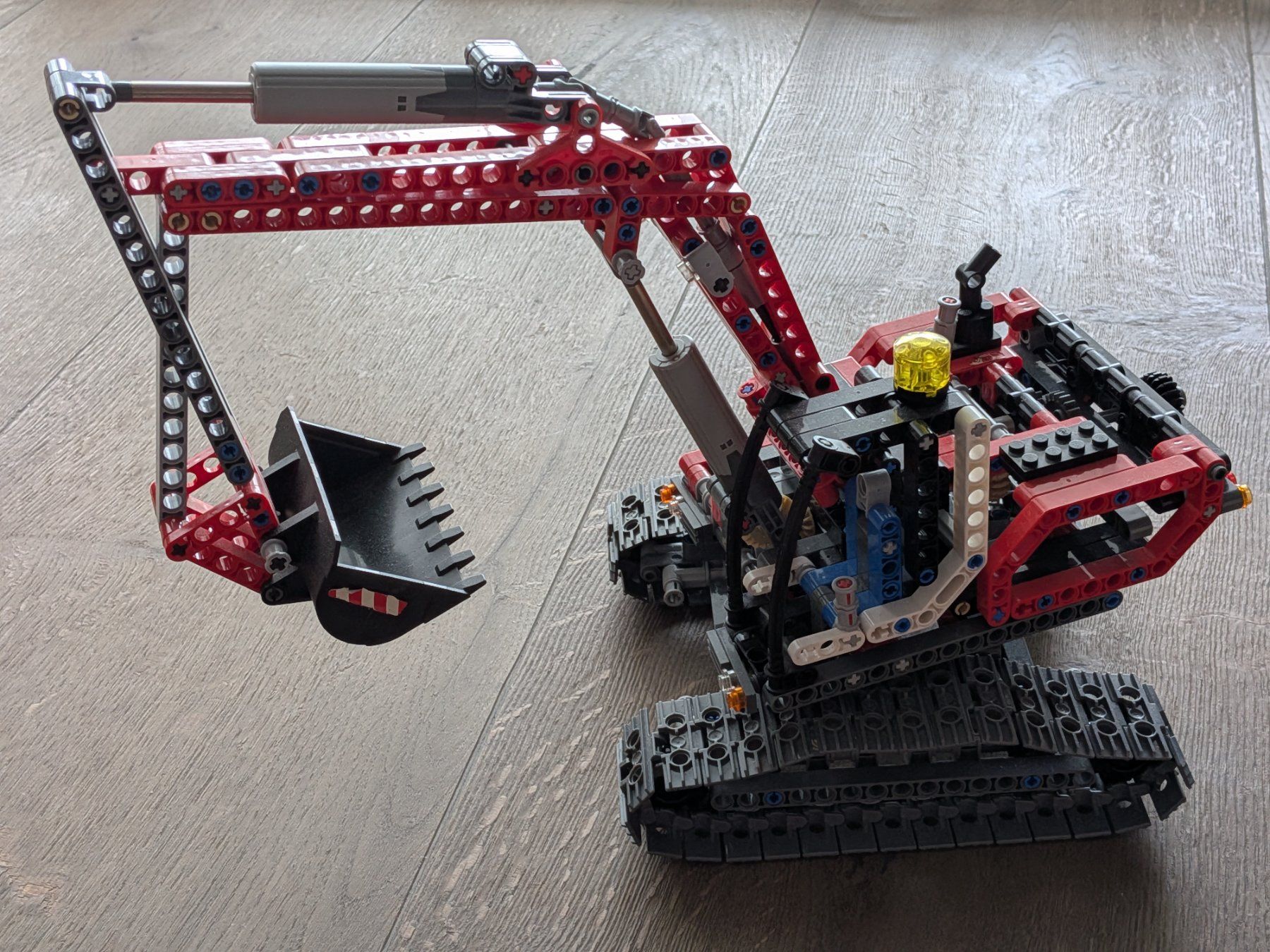 Lego Kit di costruzioni: Lego Technic 8294 Raupenbagger / Excavator [komplett] – Usato da Port venduto da gecotom