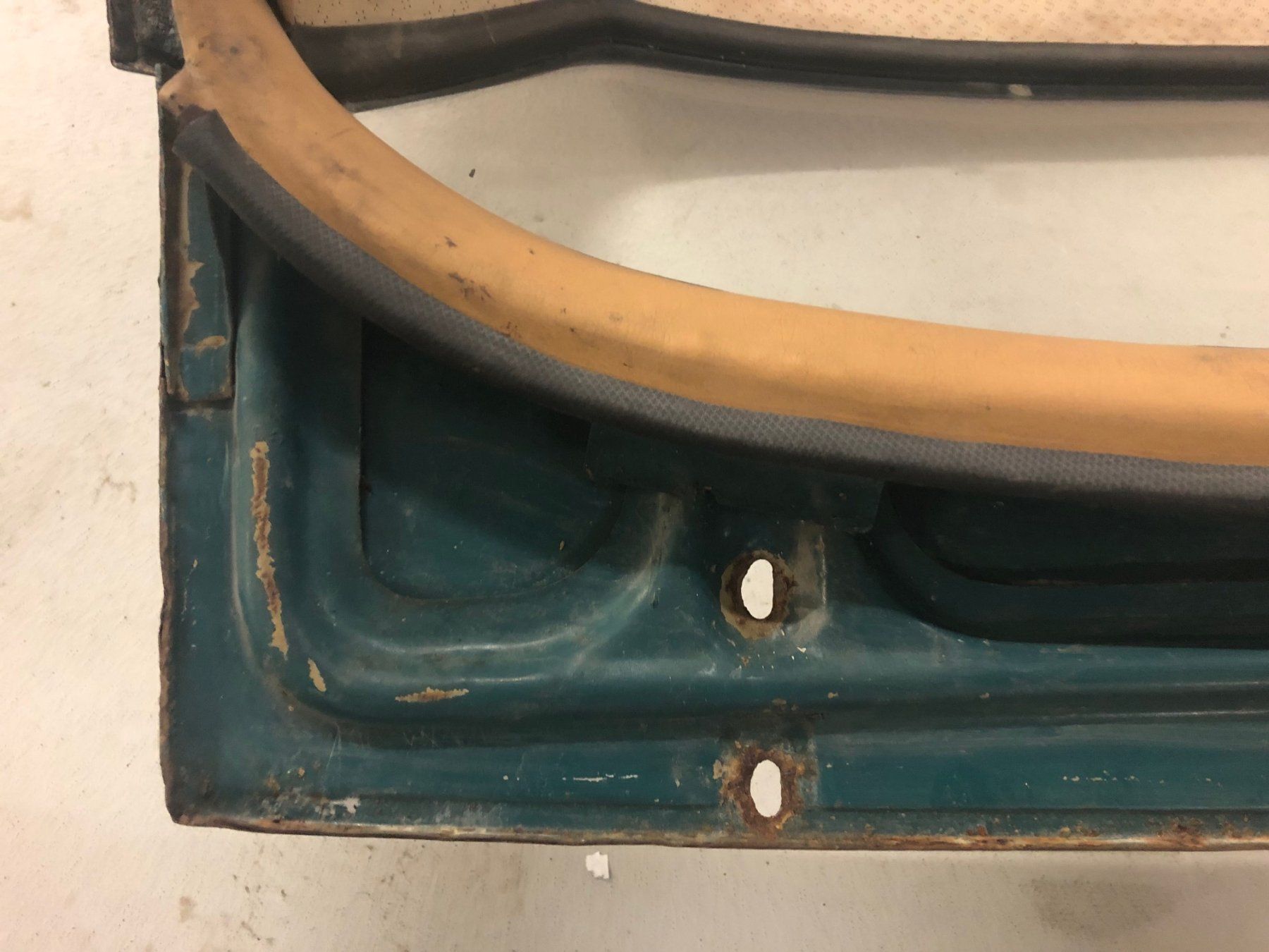 Fiat Tutti pezzi di ricambio auto: Fiat 850 Spider Hardtop – Usato da Satigny venduto da rfo59 5