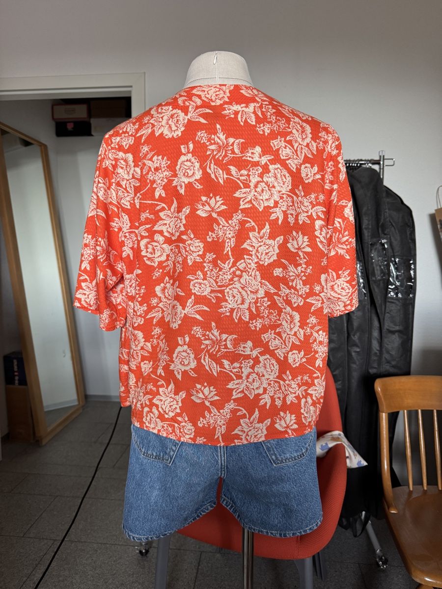 Blusen: Tolle Bluse YAS – Gebraucht aus Evilard von Mikhaylova 1