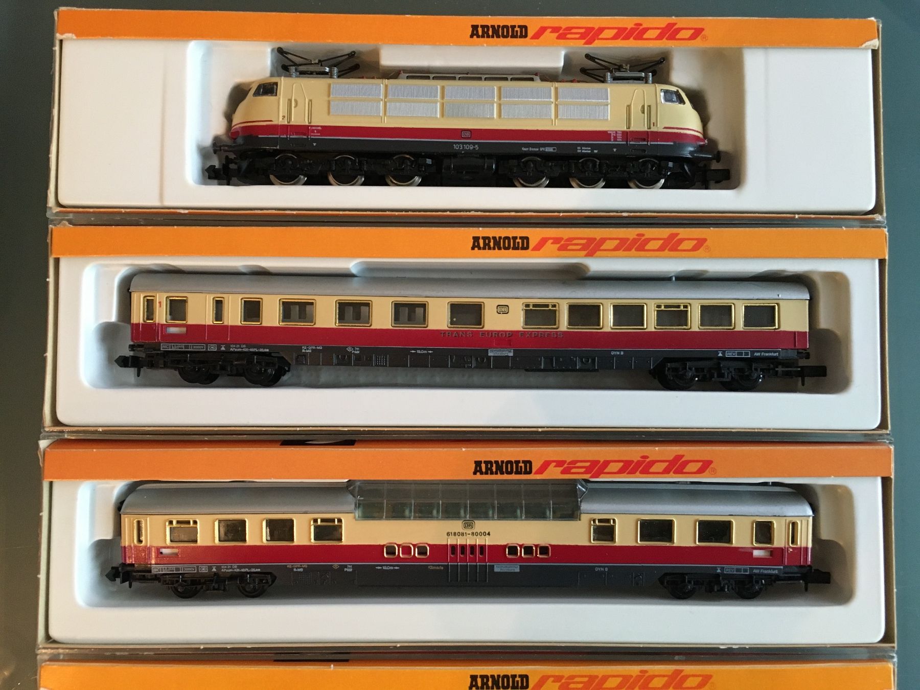 Arnold Modellini di ferrovie: Arnold Rapido TEE Zug DB E103 und 5 verschiedene Wagen – Usato da holziken venduto da Weston 1
