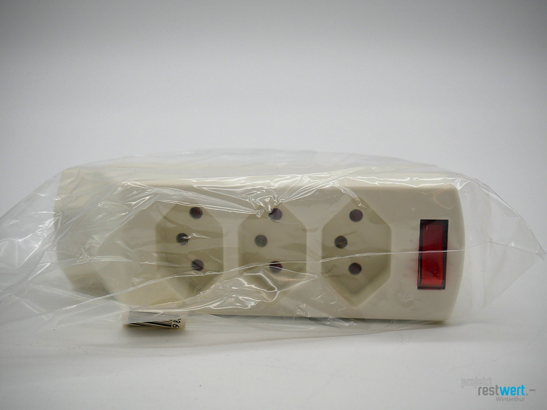Stecker: Mehrfachstecker und Abzweigstecker – Neu und originalverpackt aus Winterthur von Restwert_Winterthur