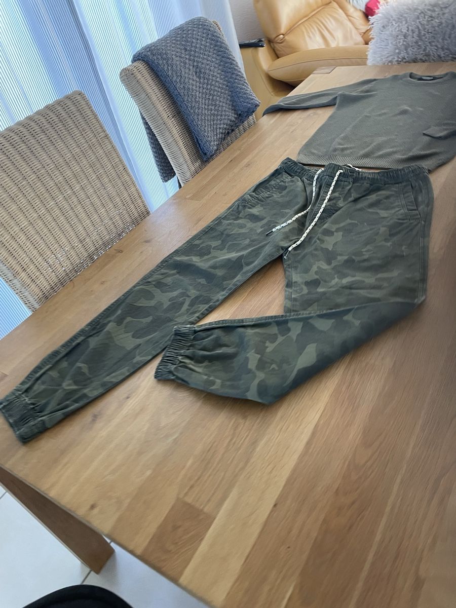 Lotti di vestiti: Pullover und Hose Pull&Bear Set oliv Camouflage Grösse S – Usato da Dübendorf venduto da jlu_r7hz 5