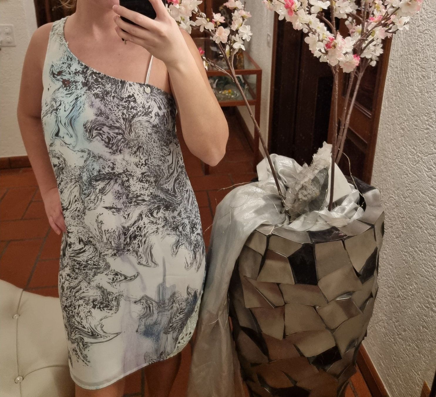 Guess Vestiti: Guess Kleid - keine Versandkosten – Usato da Zunzgen venduto da ang_x2cl 1