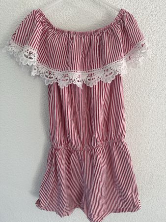Sommer Playsuit rot weiss gestreift mit Spitze Grösse 134