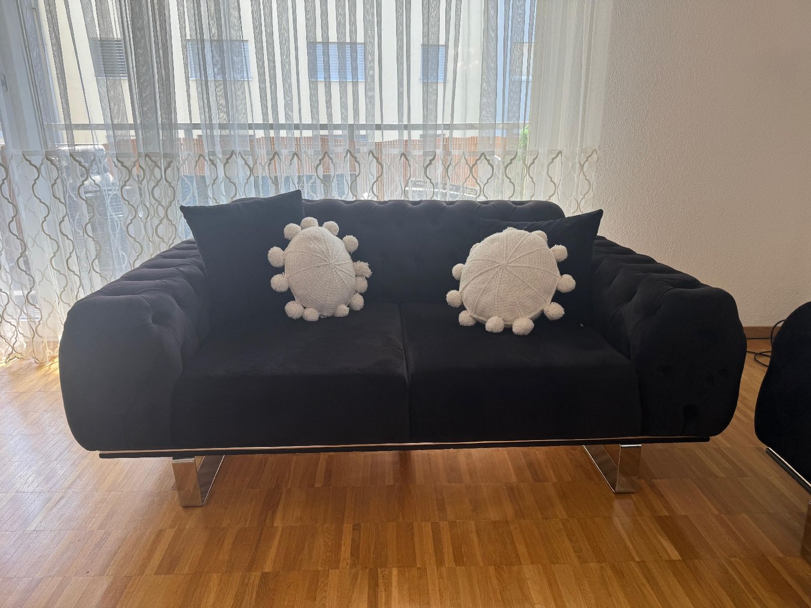 Pfister Divani: Sofa Set zwei Sofas schwarz Samtoptik Metallfüsse gebraucht – Usato da Siebnen venduto da tugce_mar 1