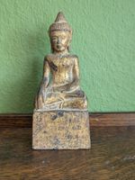 Buddha Figur antik Holz mit Blattgold wohl 19. Jahrhundert