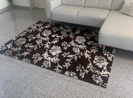 Teppich mit Rosenmuster