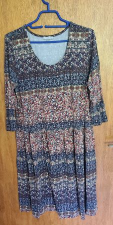 Wunderschönes Kleid, halbarm Grösse 44