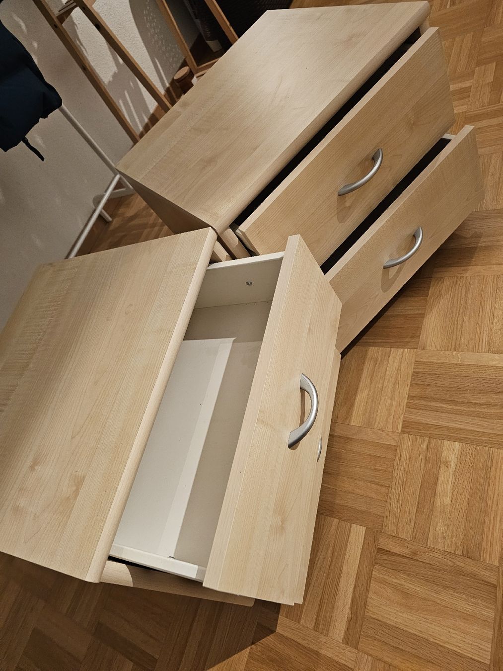 Nachttische: Holz Kommode mit Schubladen, Buche Design hell, Top Zustand! – Gebraucht aus Emmenbrücke von tonid26 1