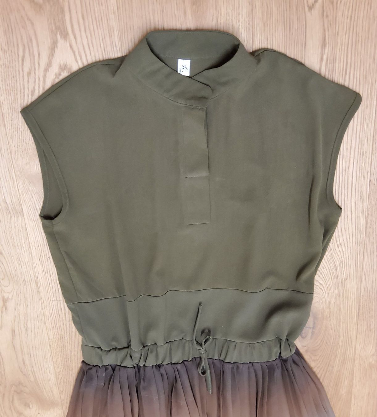Robes: Plisseekleid mit Farbverlauf – D'occasion à Naters par 3904Naters 2
