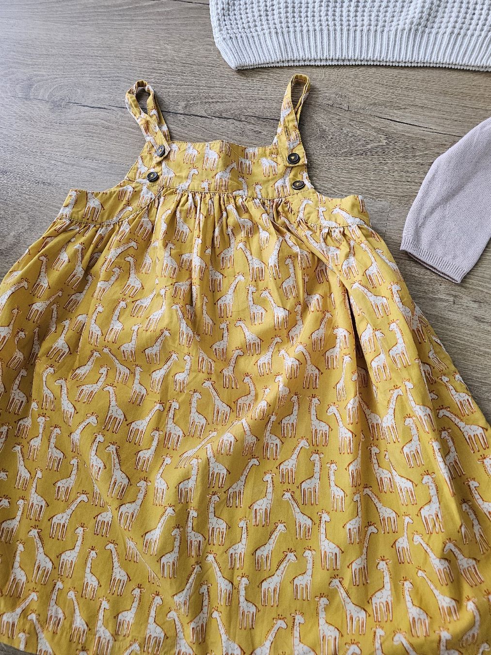 Lotti & Set di vestiti: Kinderkleider  5-teilig GR 122 – Usato da Grosshöchstetten venduto da Qenko 1